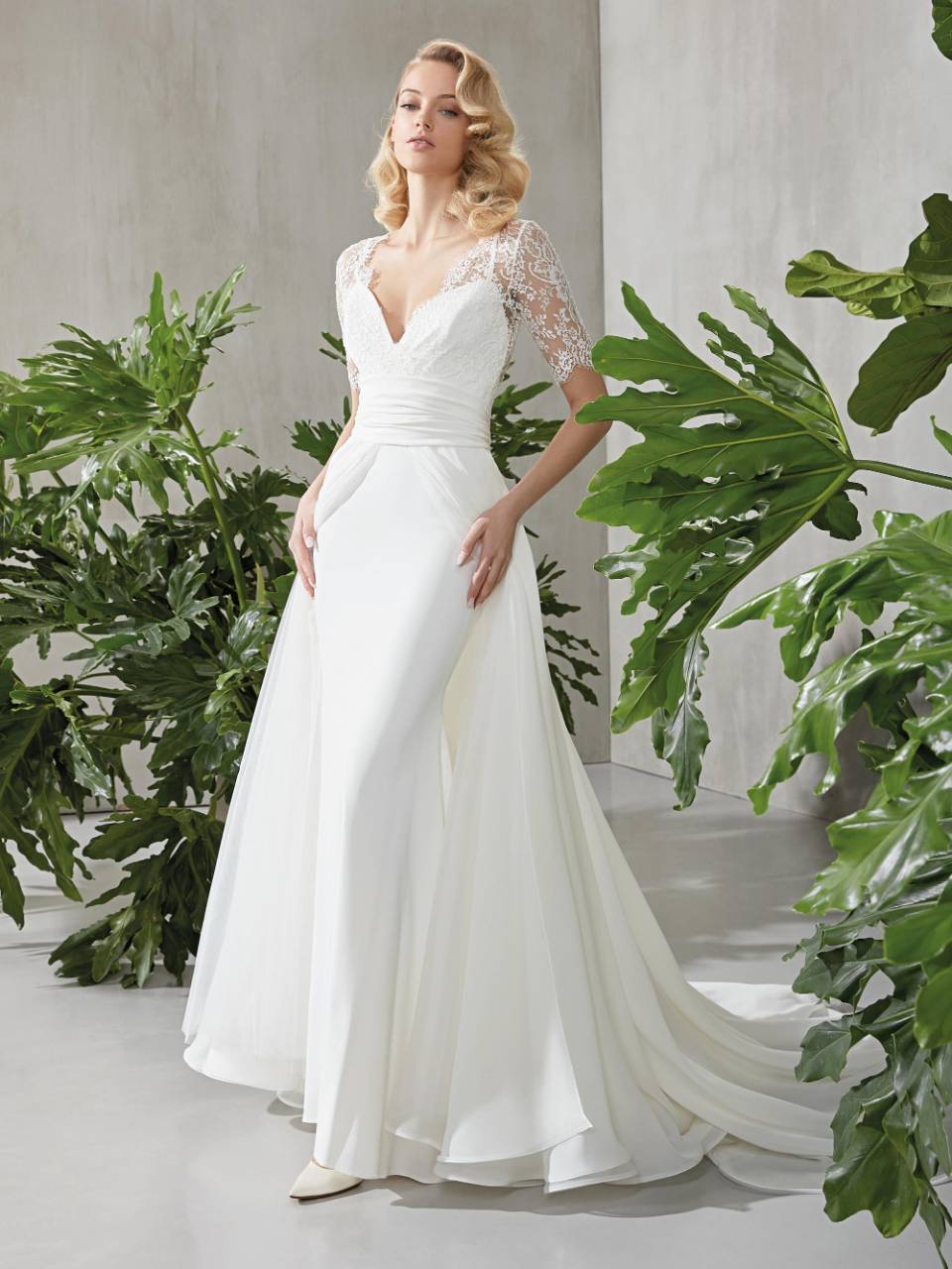 Abito da sposa scollo profondo avanti