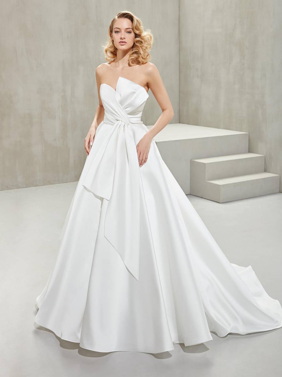 Abito da sposa scollo particolare