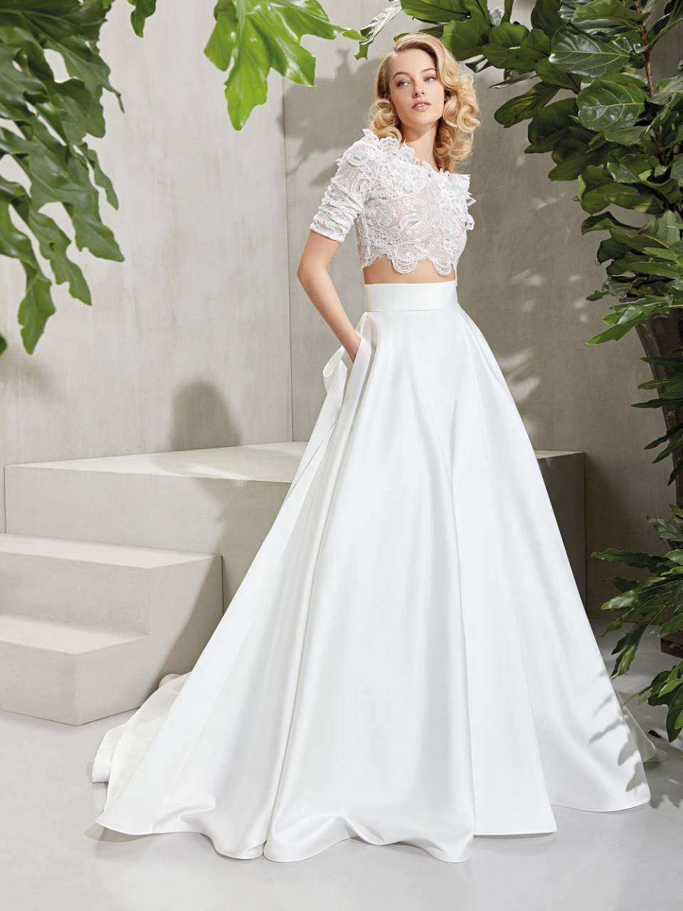 Abito da sposa maniche corte pizzo