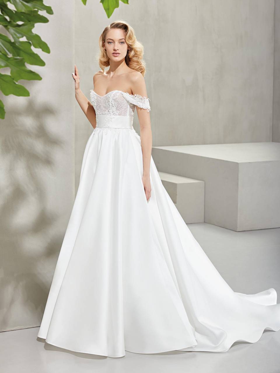 Abito da sposa  maniche con balze