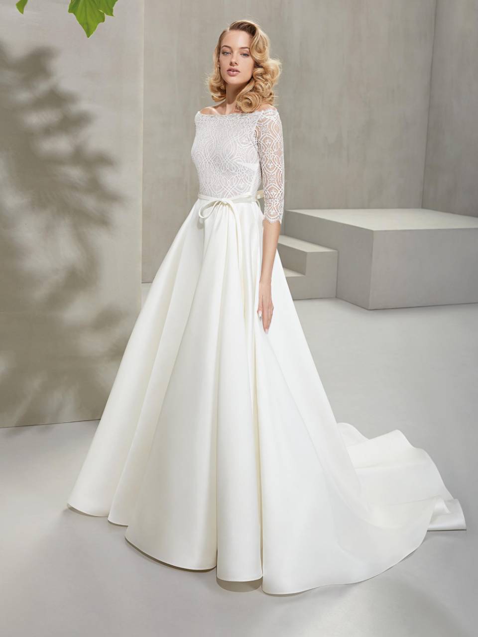 Abito da sposa  accollato