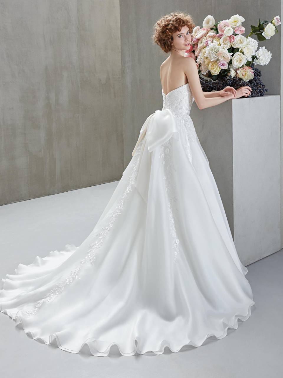 Abito da sposa scollo prodonfo