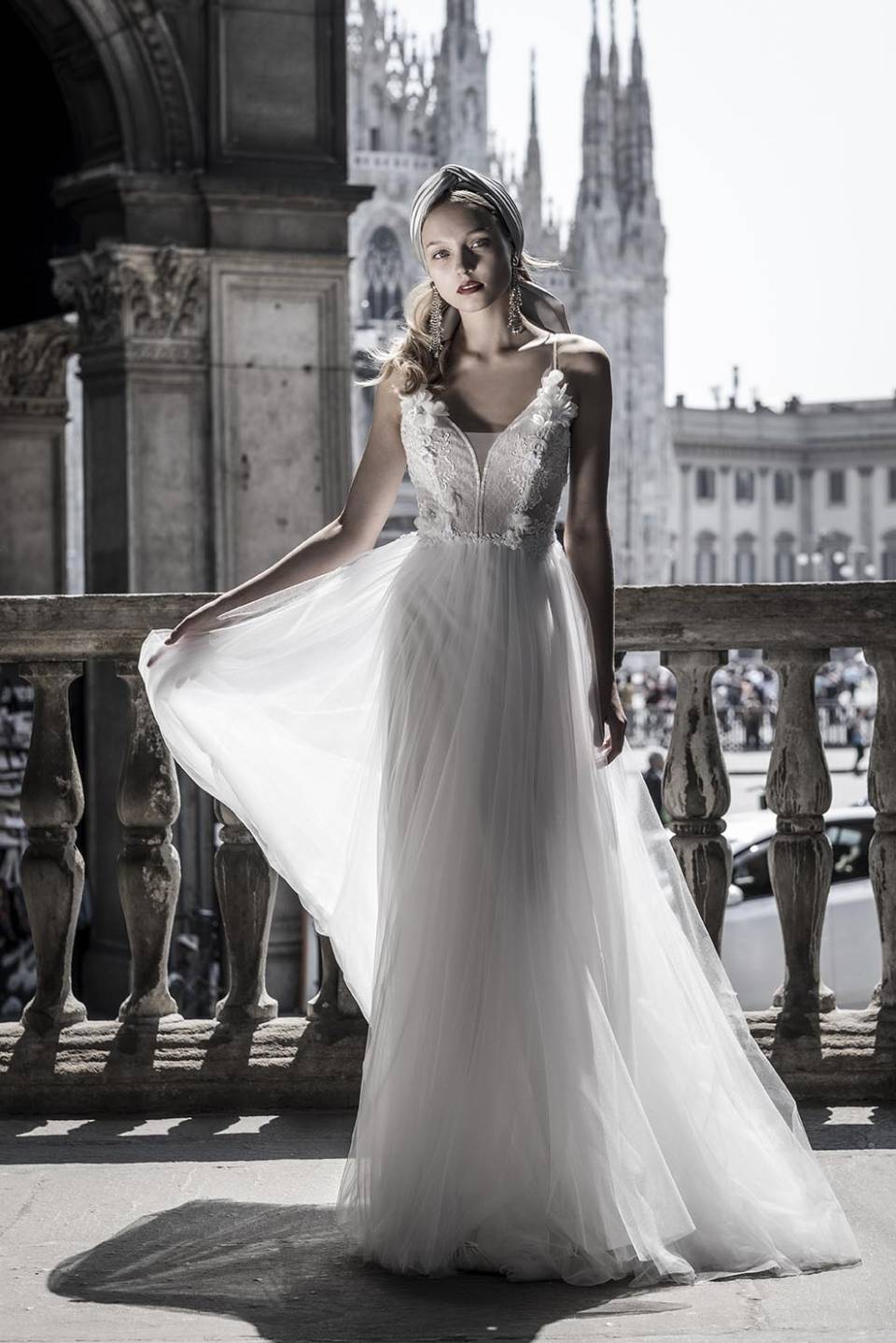 Abito da sposa con veli sopvrapposti