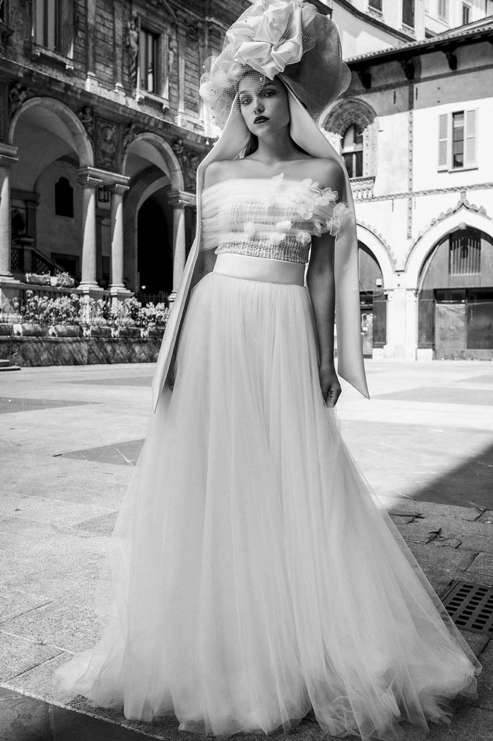 Abito da sposa con gonna in velo