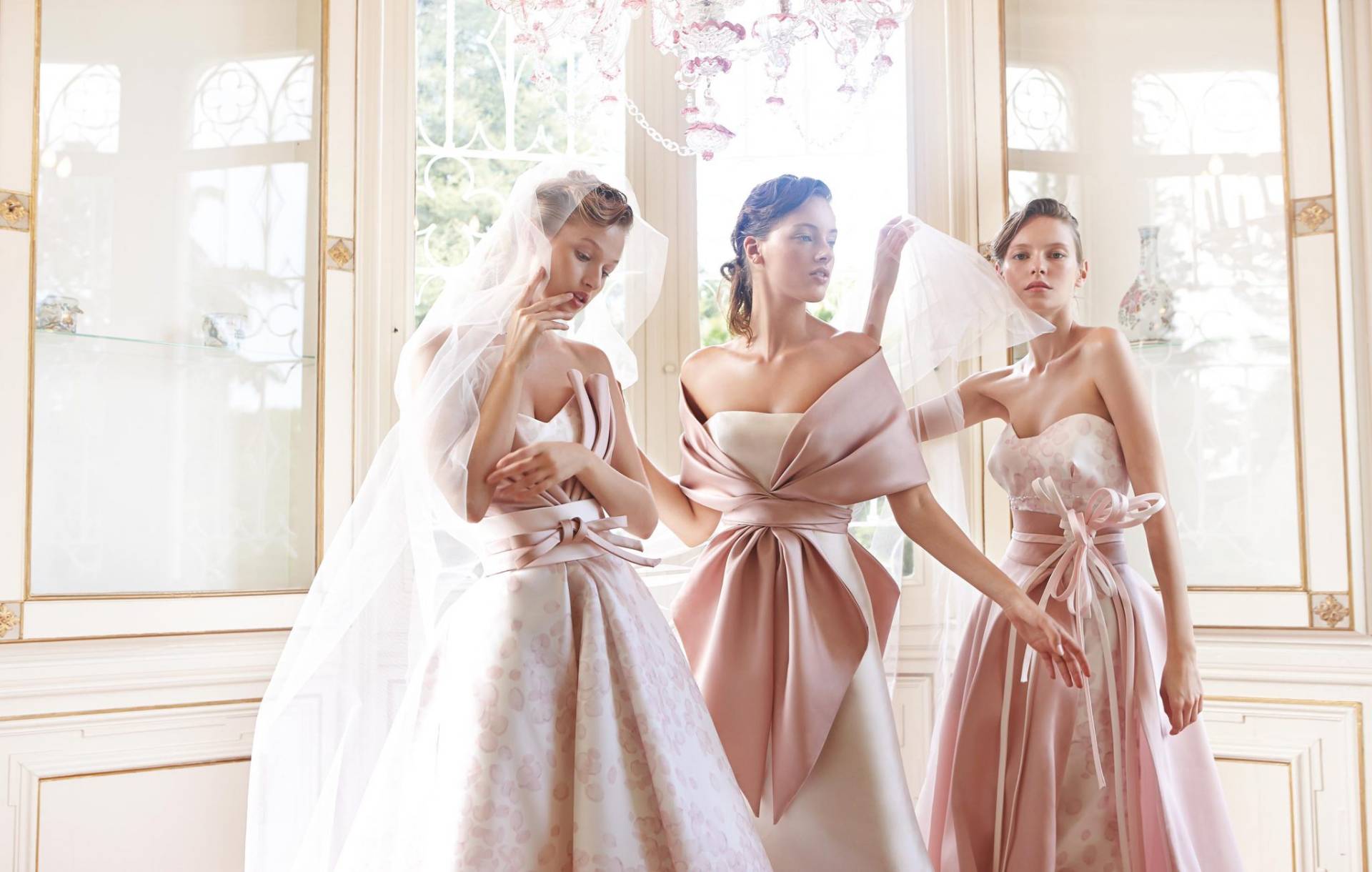 Abiti da sposa in seta orientale