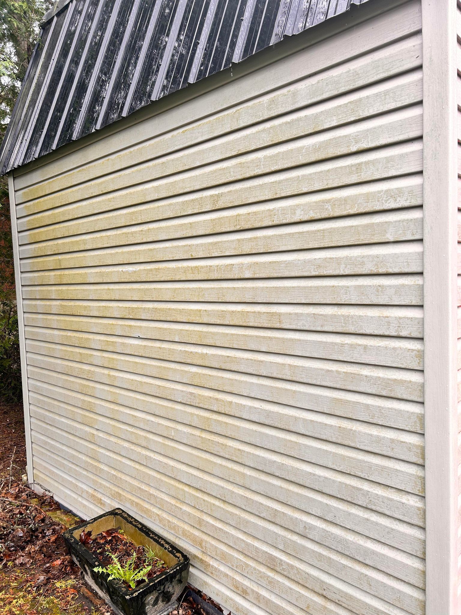 Professional Vinyl Siding Power Washing Before | Exterior Kleen