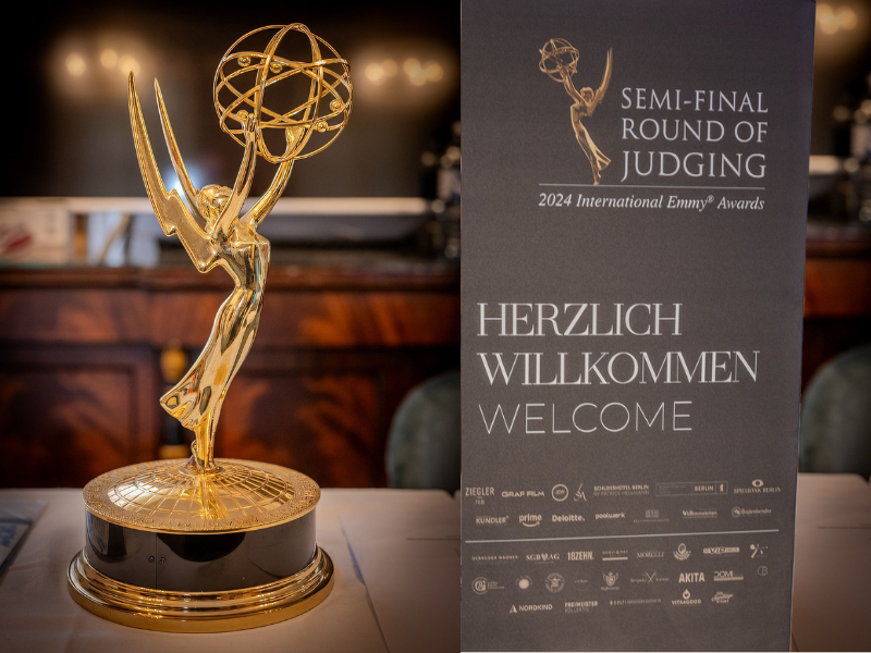 Eine Halbfinalrunde der Bewertung Zeichen neben einer Trophäe
