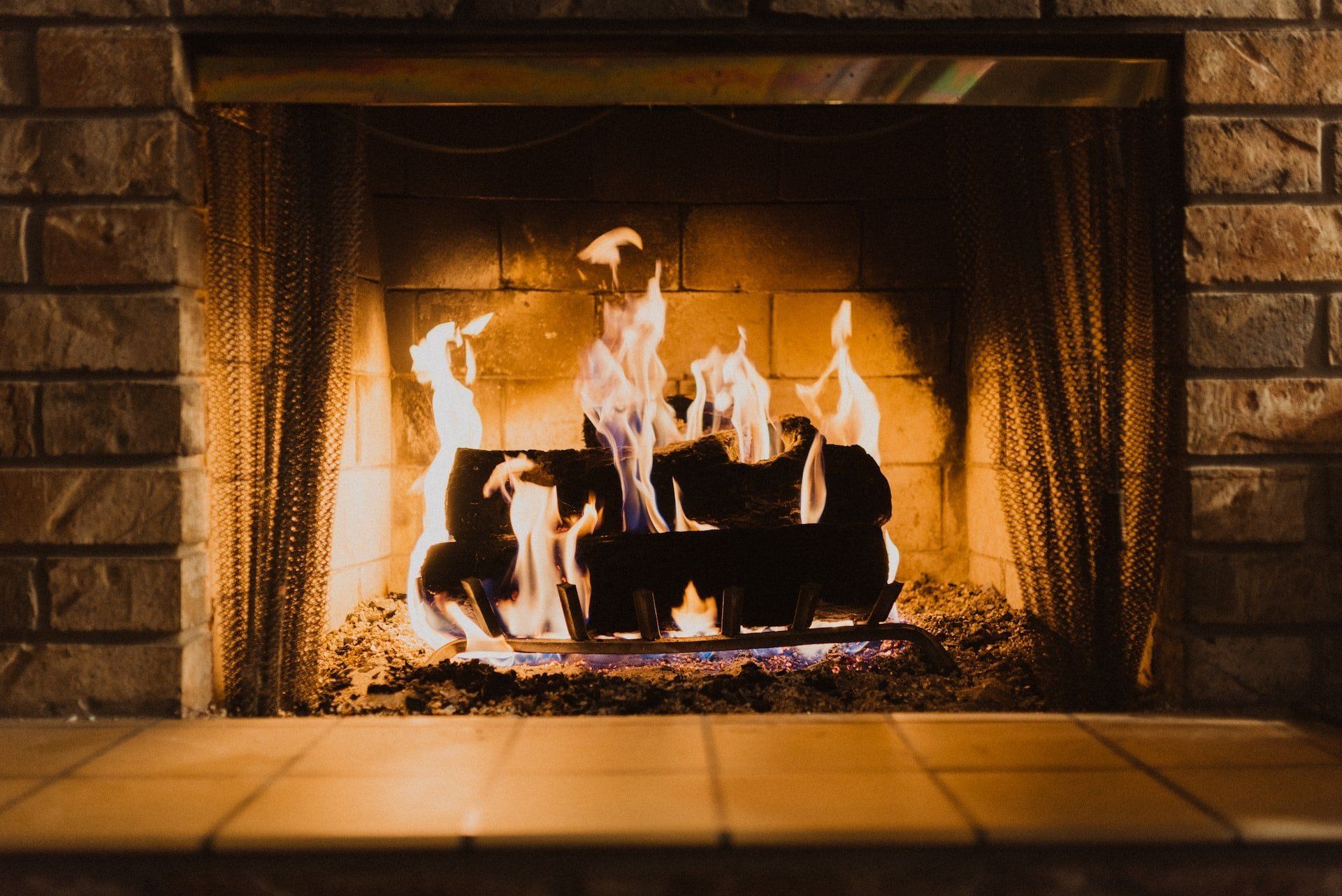 HOW TO PREPARE YOUR FIREPLACE FOR WOOD BURNING THIS WINTER