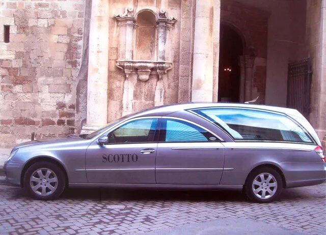 auto funebri
