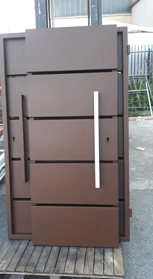 Porta marrone blindata