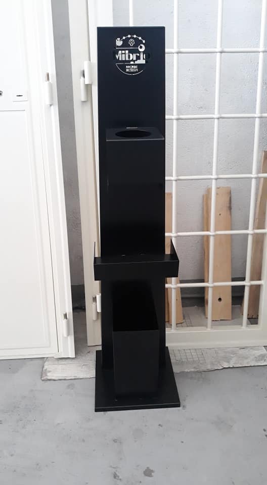 Complemento d'arredo nero in ferro