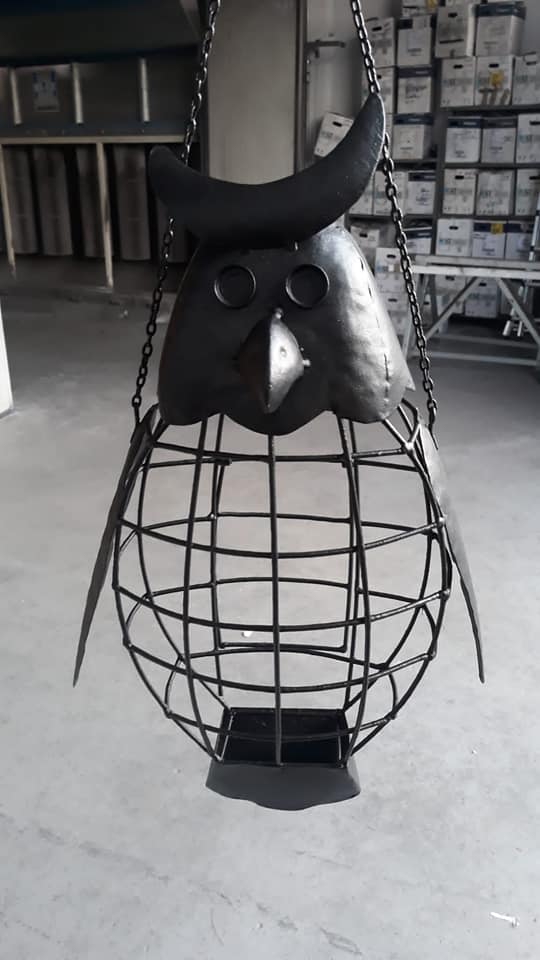 Oggetto a forma di uccello in ferro