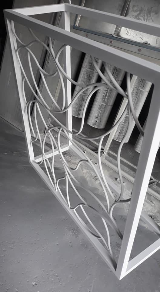 Grata bianca con ghirigori