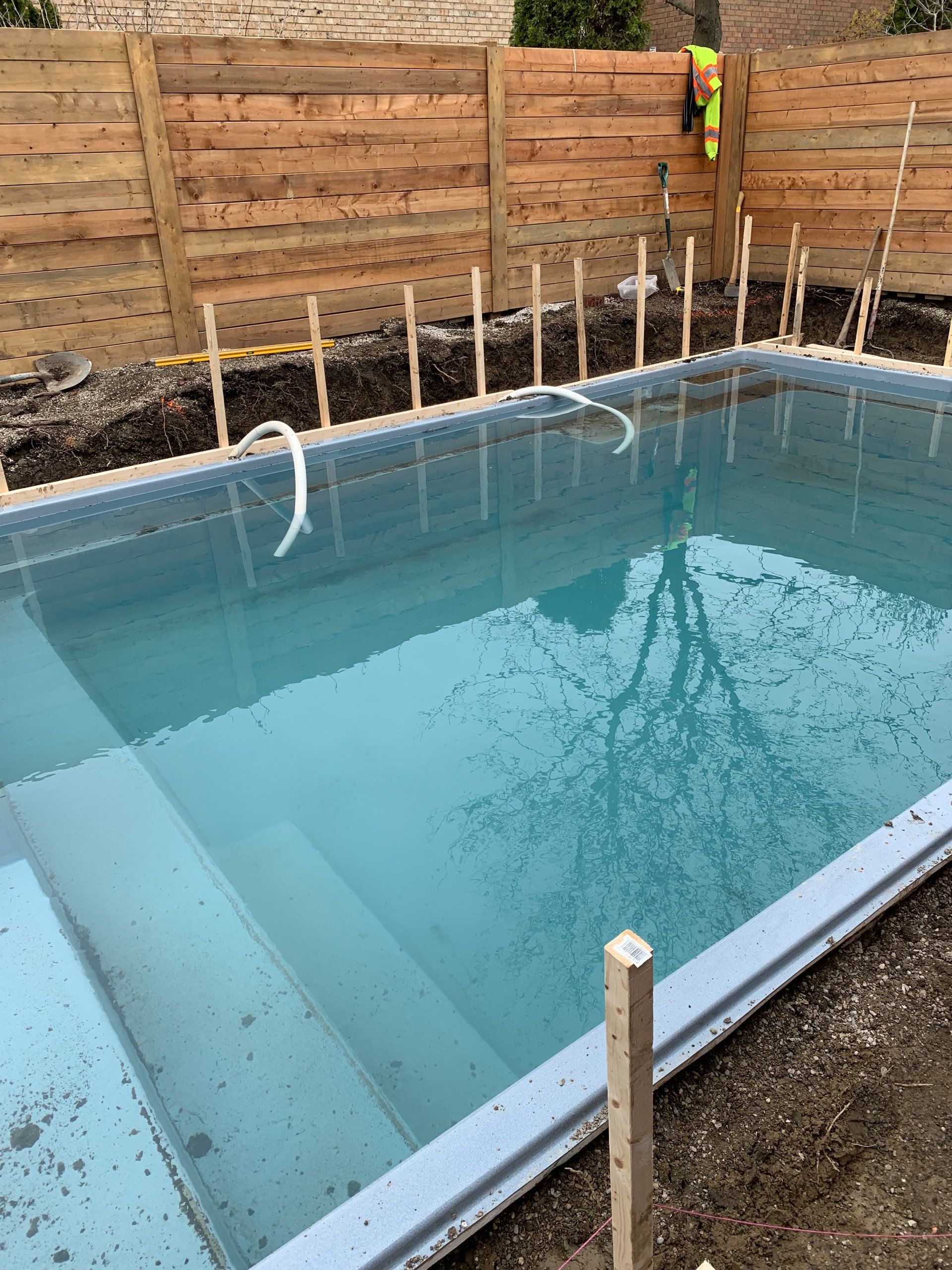 Brampton Party Fiberglass Pool with Spa 3 Day Pools