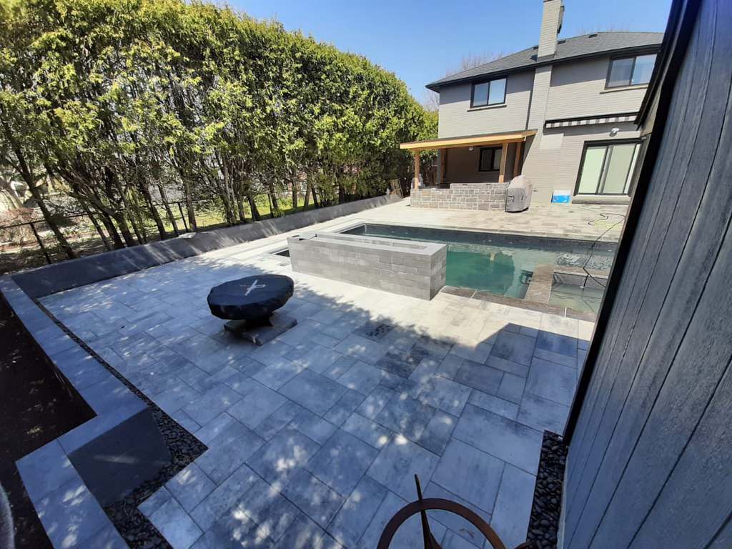 Mississauga Pool with BuiltIn Spa 3 Day Pools