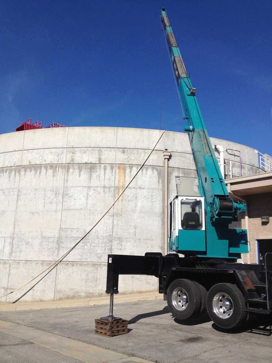 Equipment on 3 Story Commercial Buildings - Crane Service in Thousand Oaks, CA