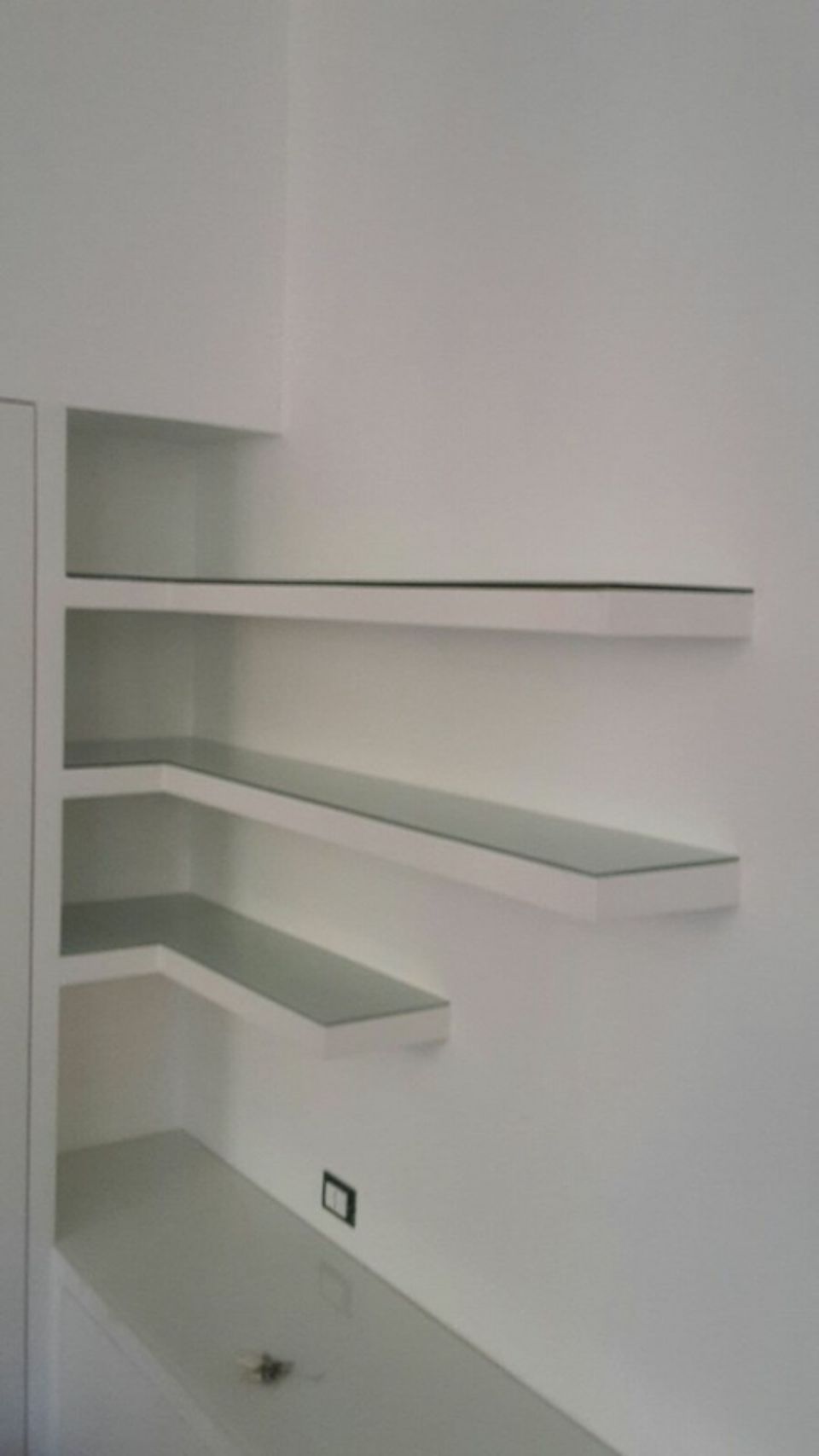 produzione mensole in vetro su misura