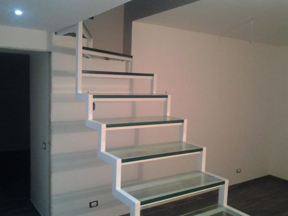 progettazione e realizzazione scale in vetro