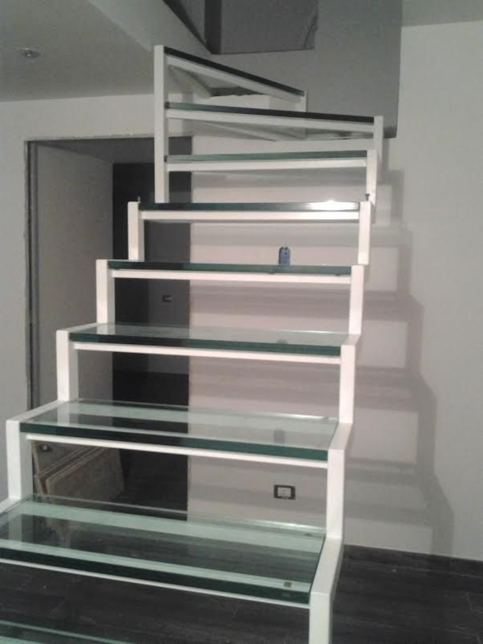 progettazione e posa scale in vetro