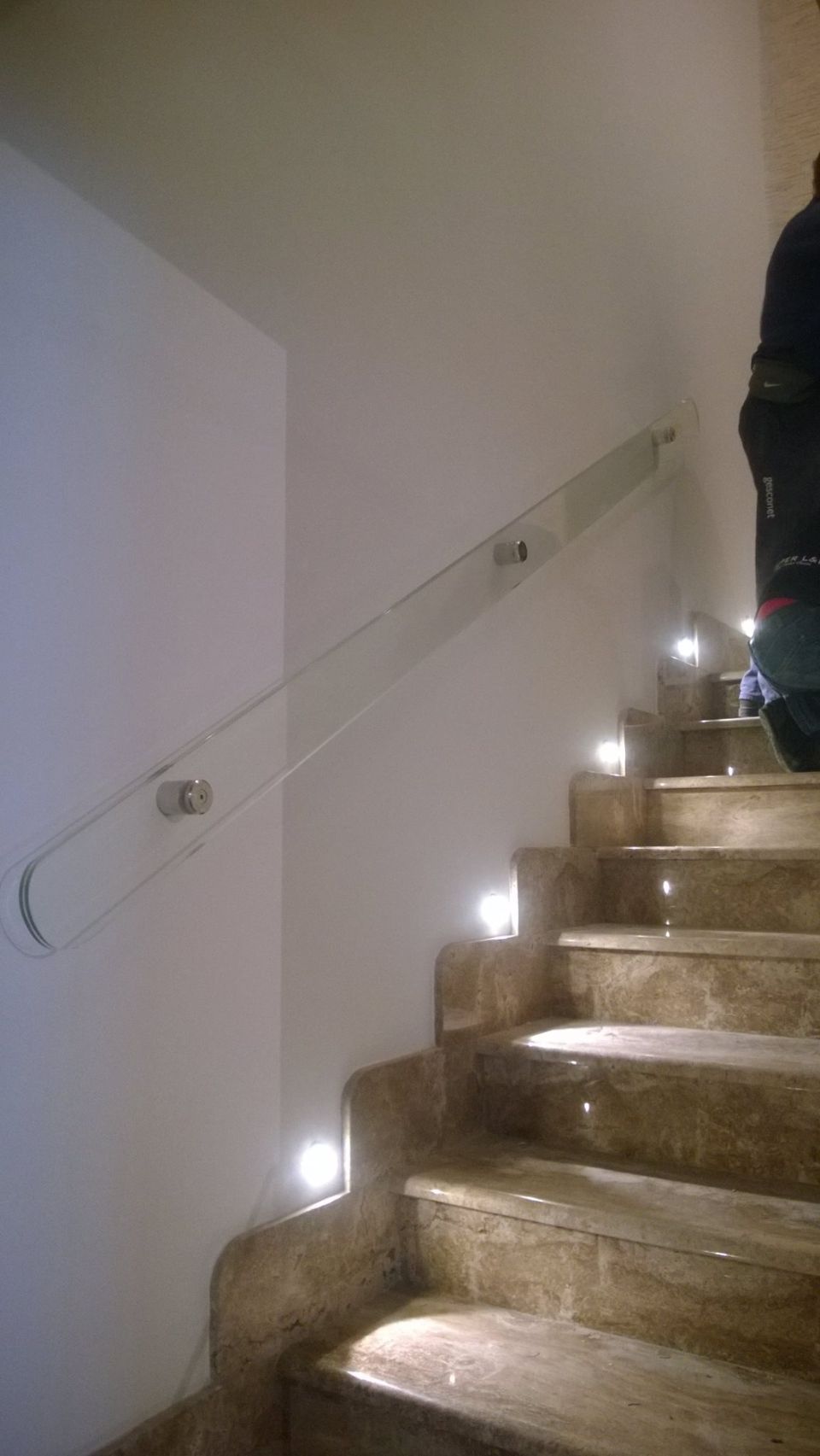 realizzazione parapetti in vetro per scale interne ed esterne