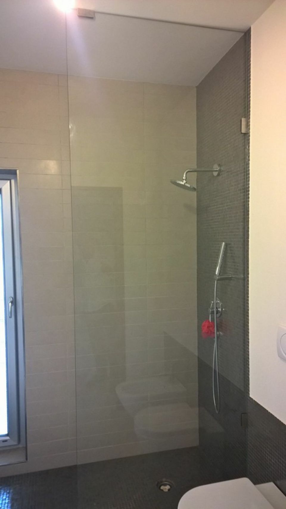 realizzazione box doccia in vetro su misura