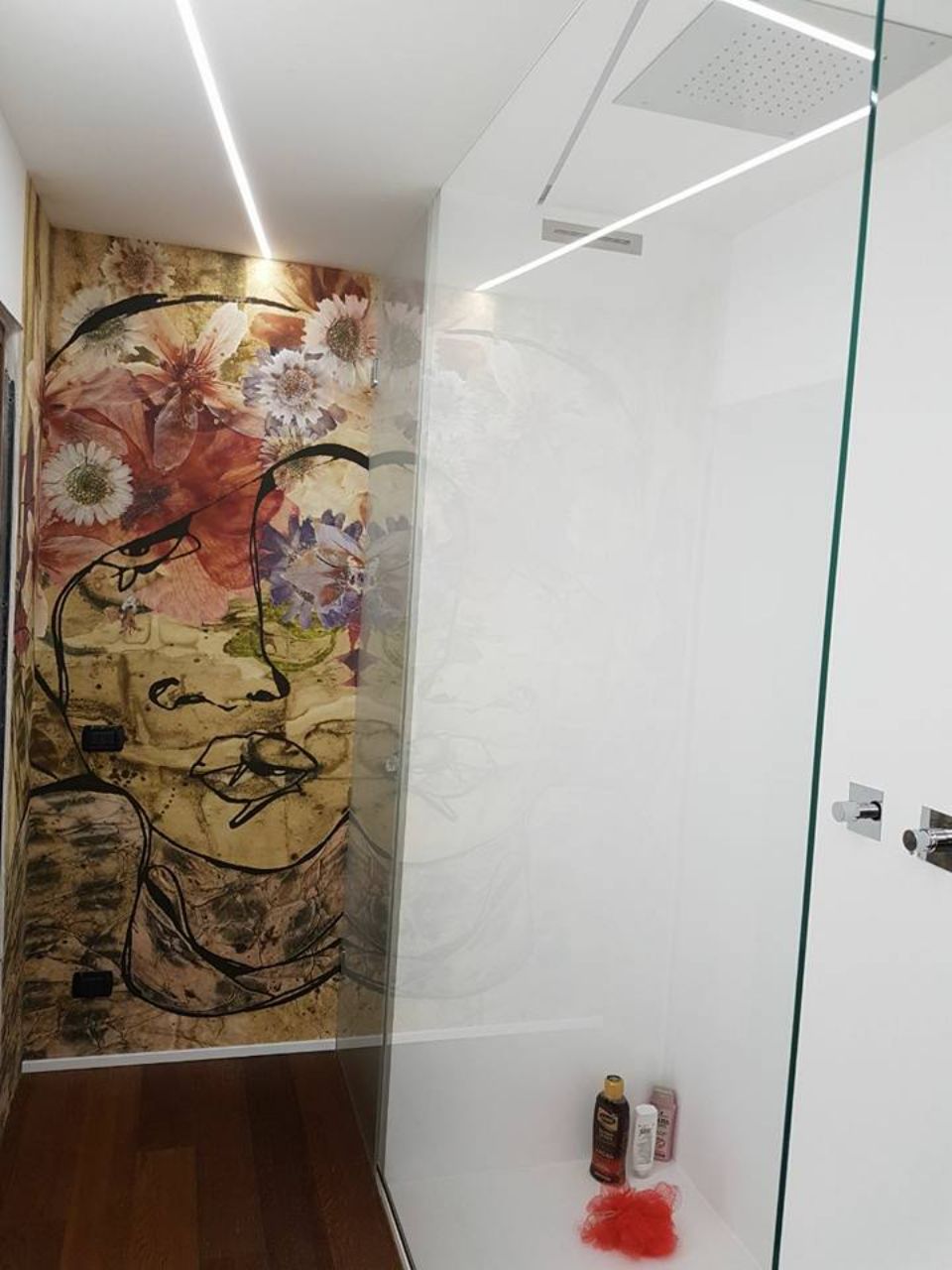 realizzazione e posa box doccia in vetro su misura