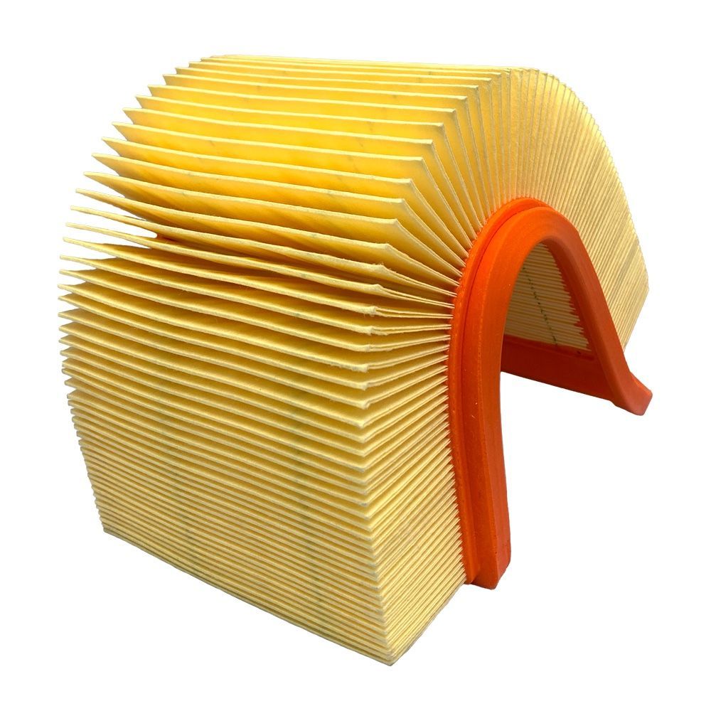 Un primer plano de un filtro de aire de papel sobre un fondo blanco.