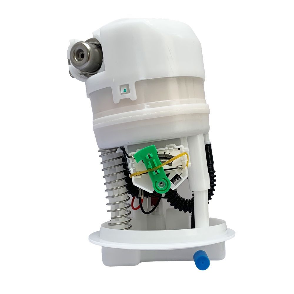 Un primer plano de una bomba de combustible sobre un fondo blanco.