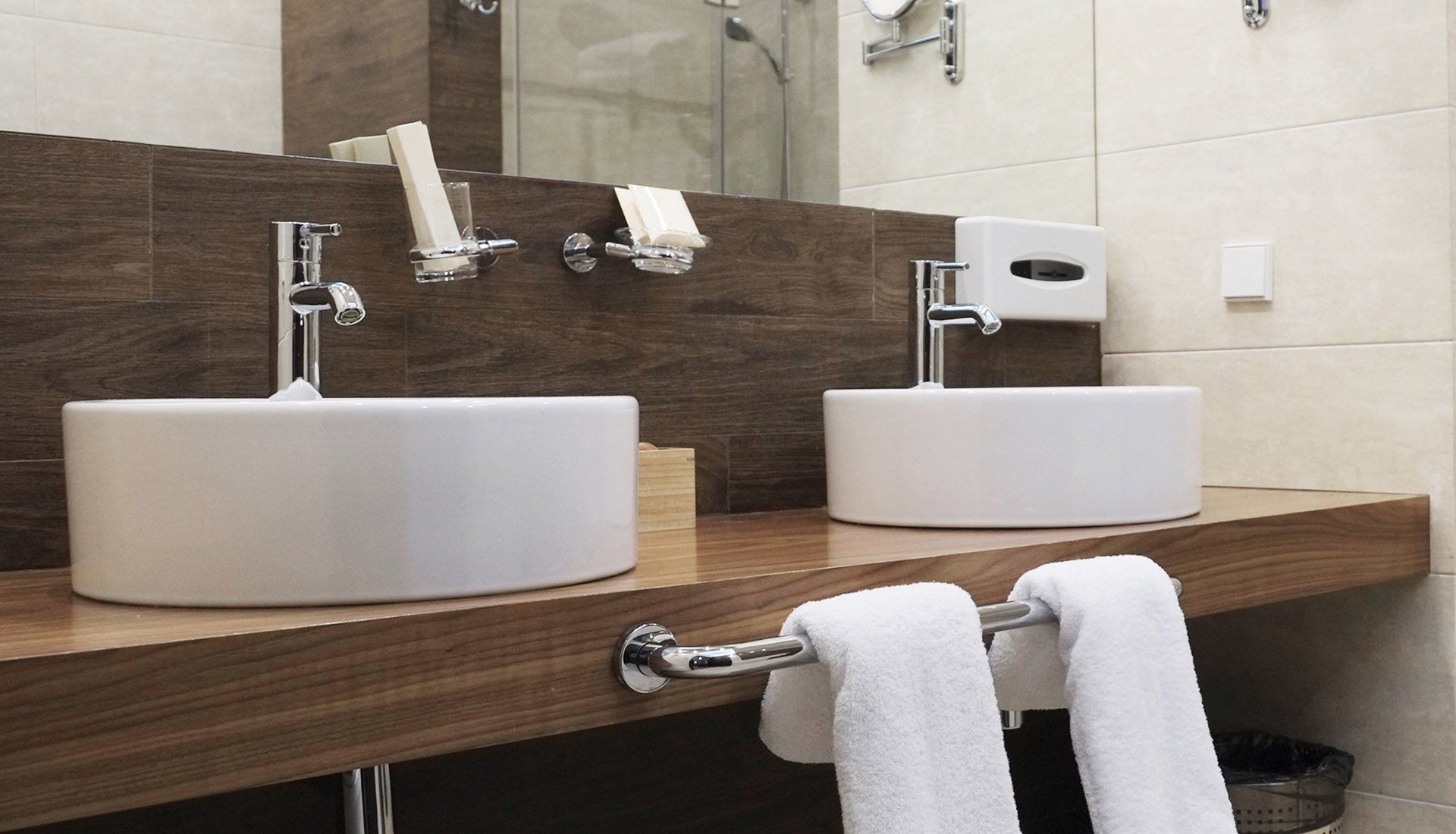 Home Bespoke Kitchens & Bathrooms 1