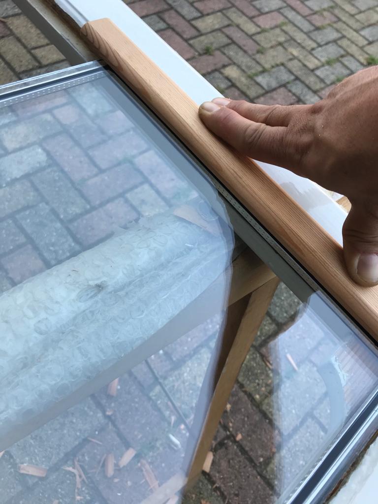 restauro di una vetrinetta