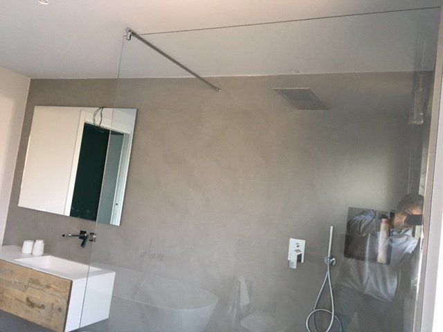 doccia con pareti in vetro su misura