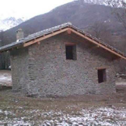 Edificio rurale con nuova copertura