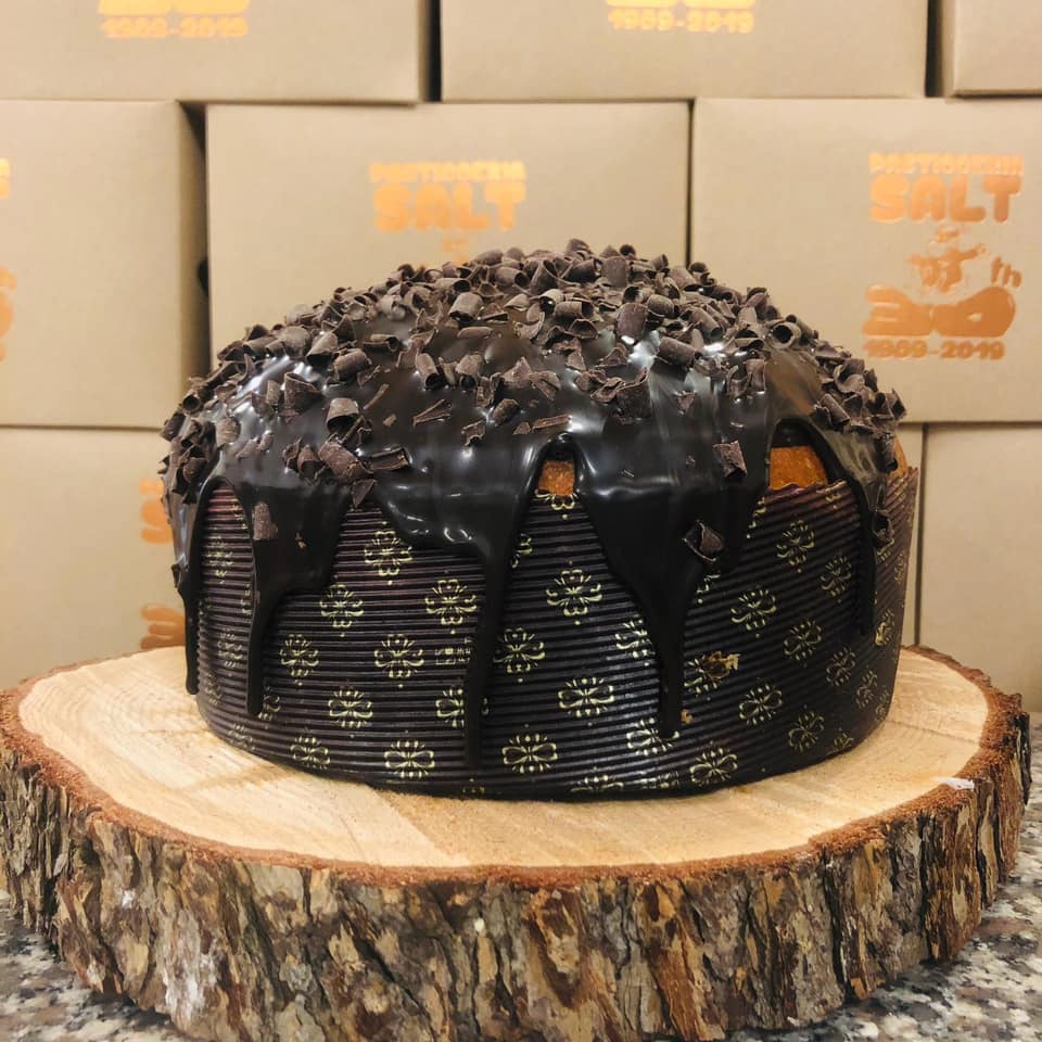 panettone con glassa al cioccolato fondente