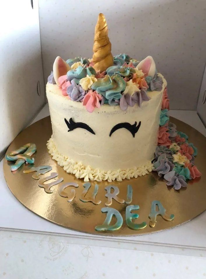 torta di compleanno per bambina a tema unicorno