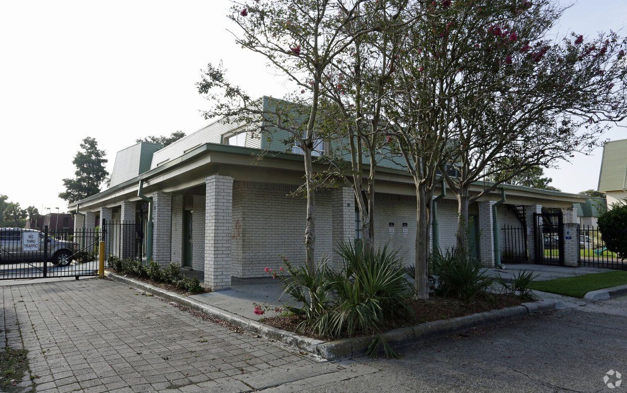 Jackson's Landing North New Orleans, LA Apartment Homes