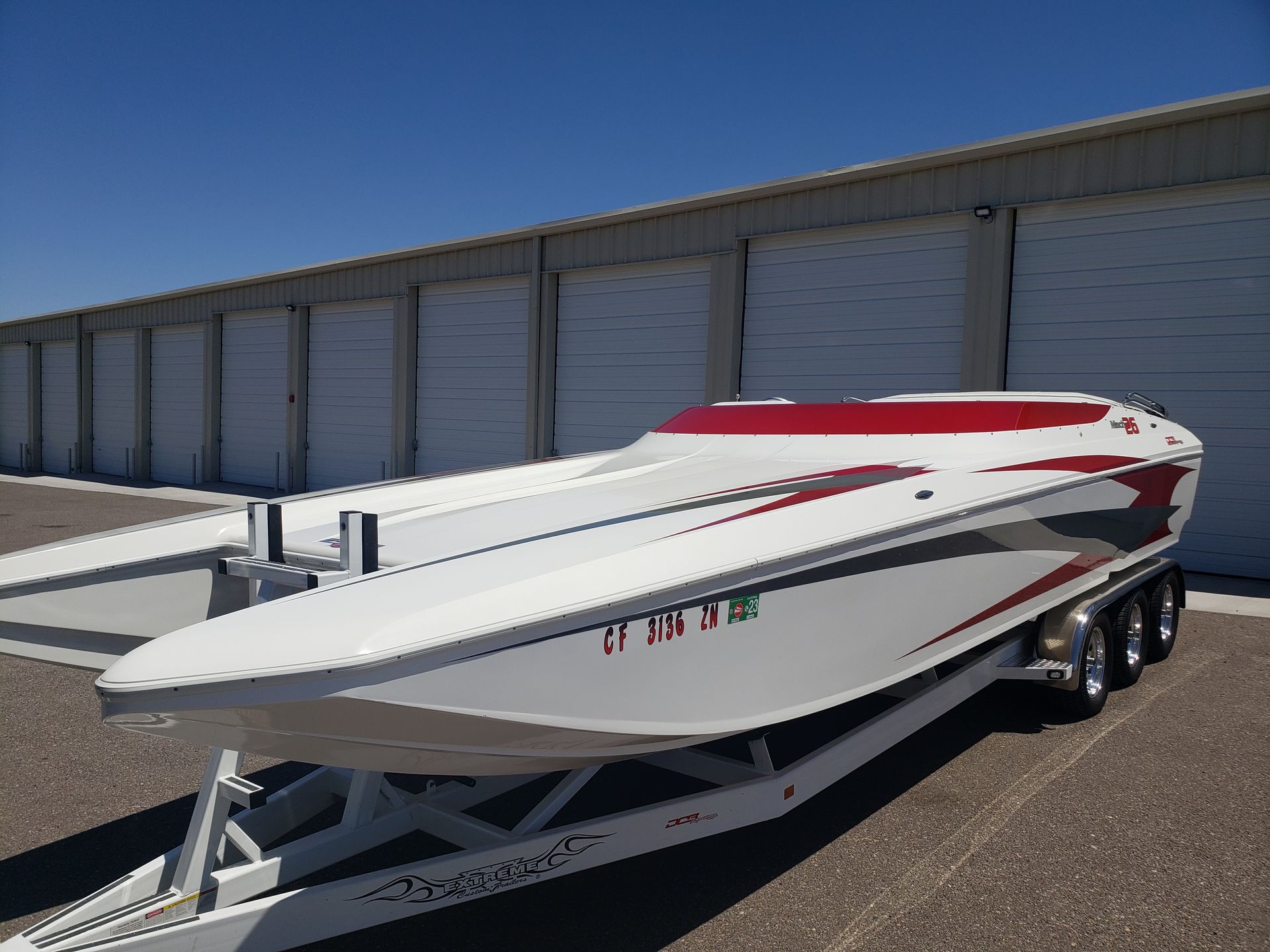 a boat with a license plate that says ft tn 3 on it