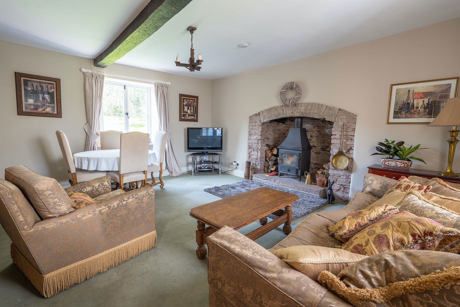 the rose suite lounge area