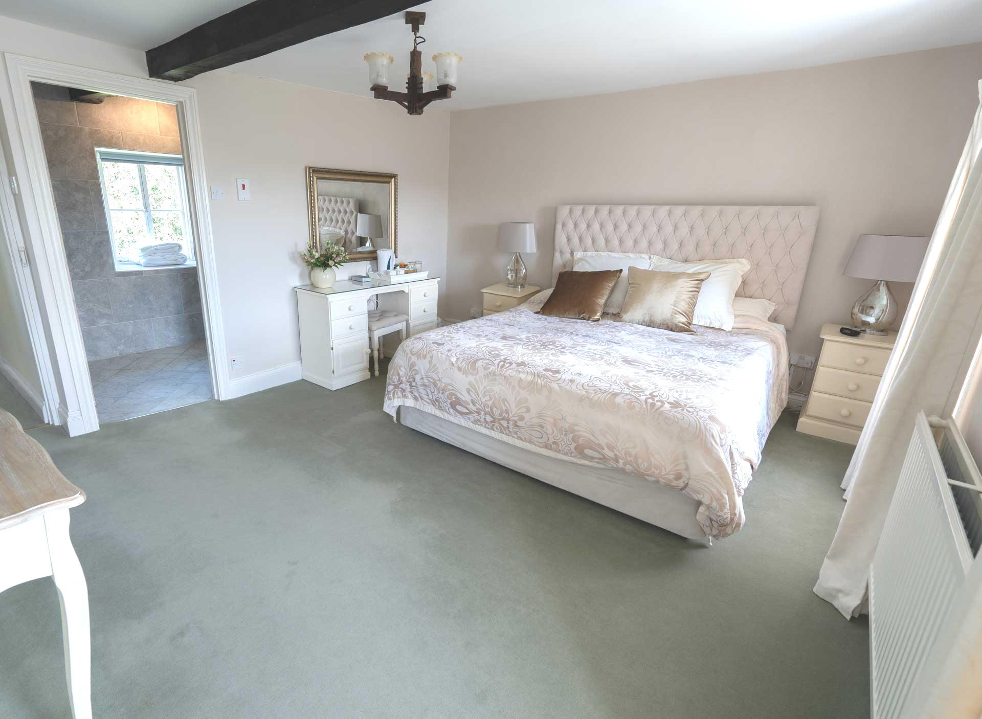 The rose bedroom at the draen