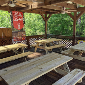 Phat Daddy's Seafood LLC picnic tables