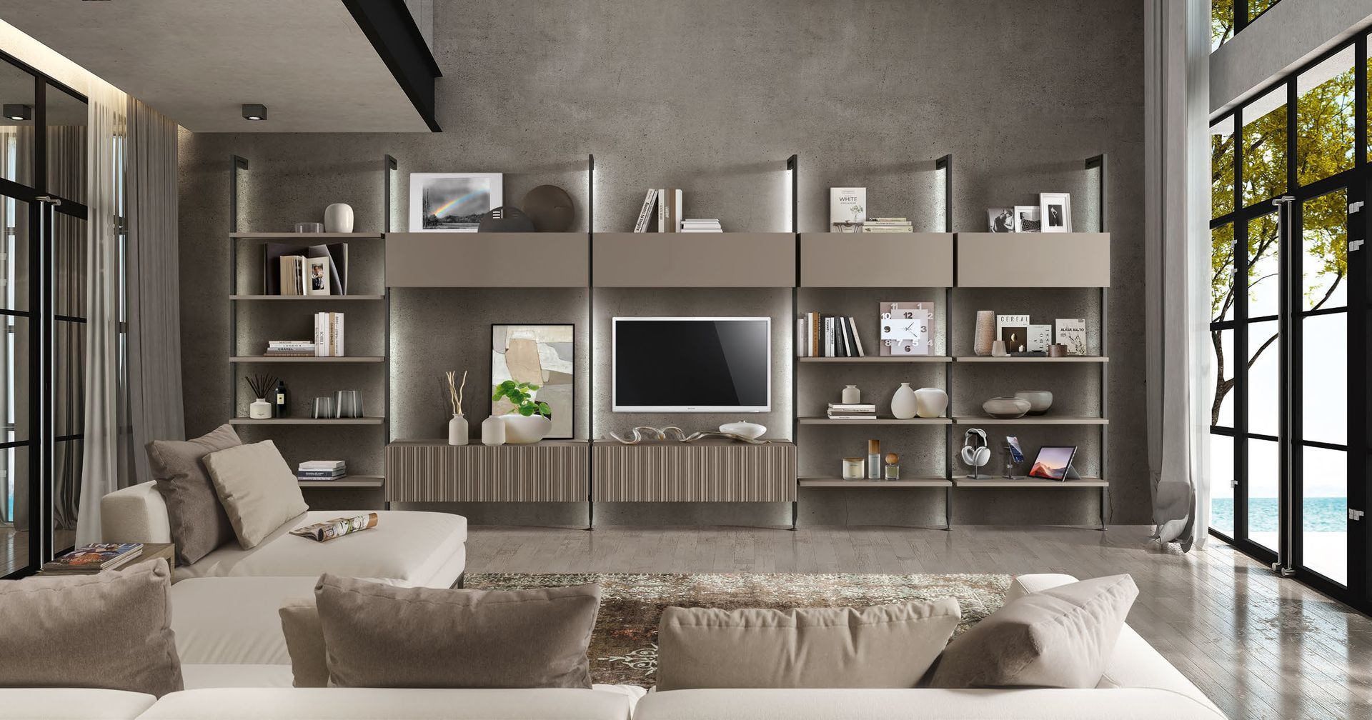 Un soggiorno con divano, televisione e scaffali.