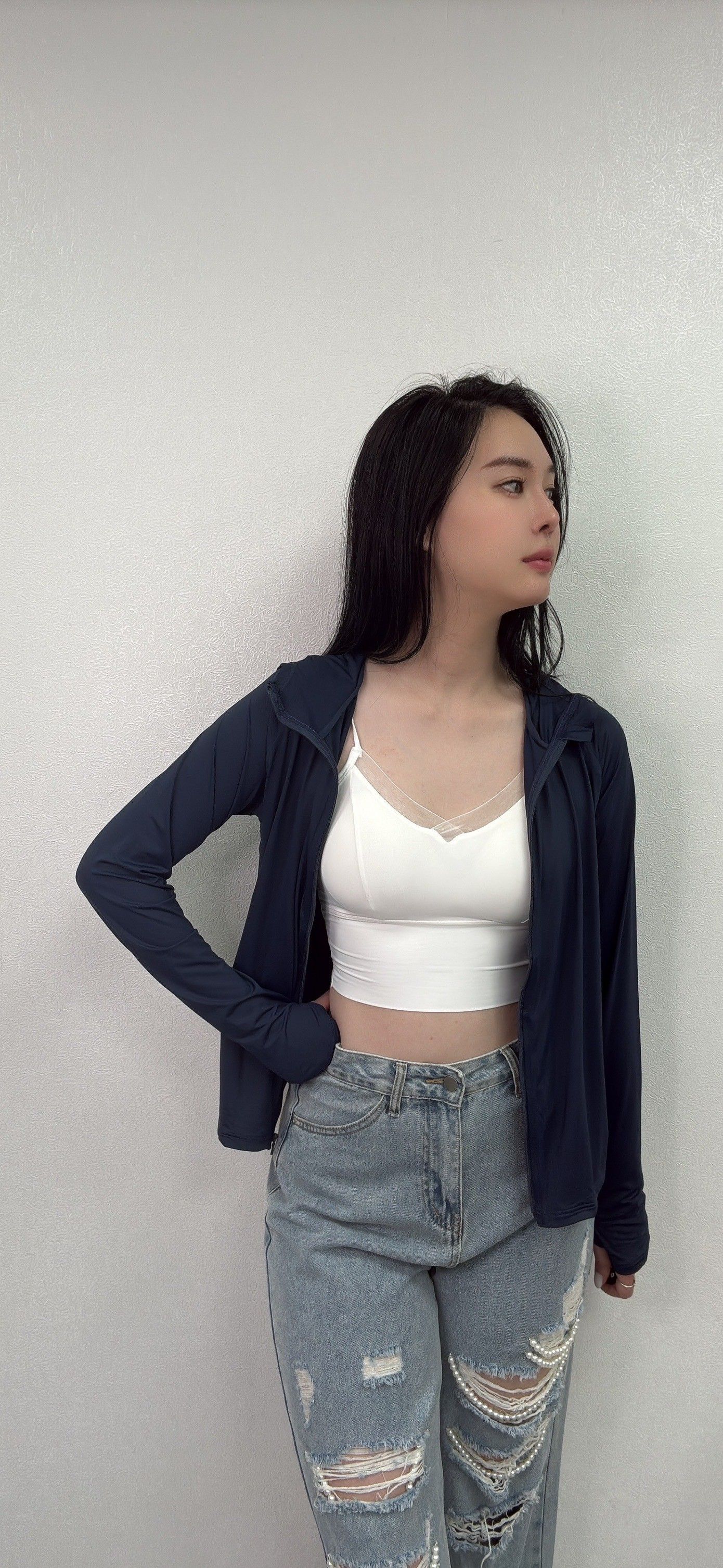 群組限定優惠 基本黑白兩件組只要390還免運X現貨X 夏日冰絲面料 氣質小V領BRA背心-2色