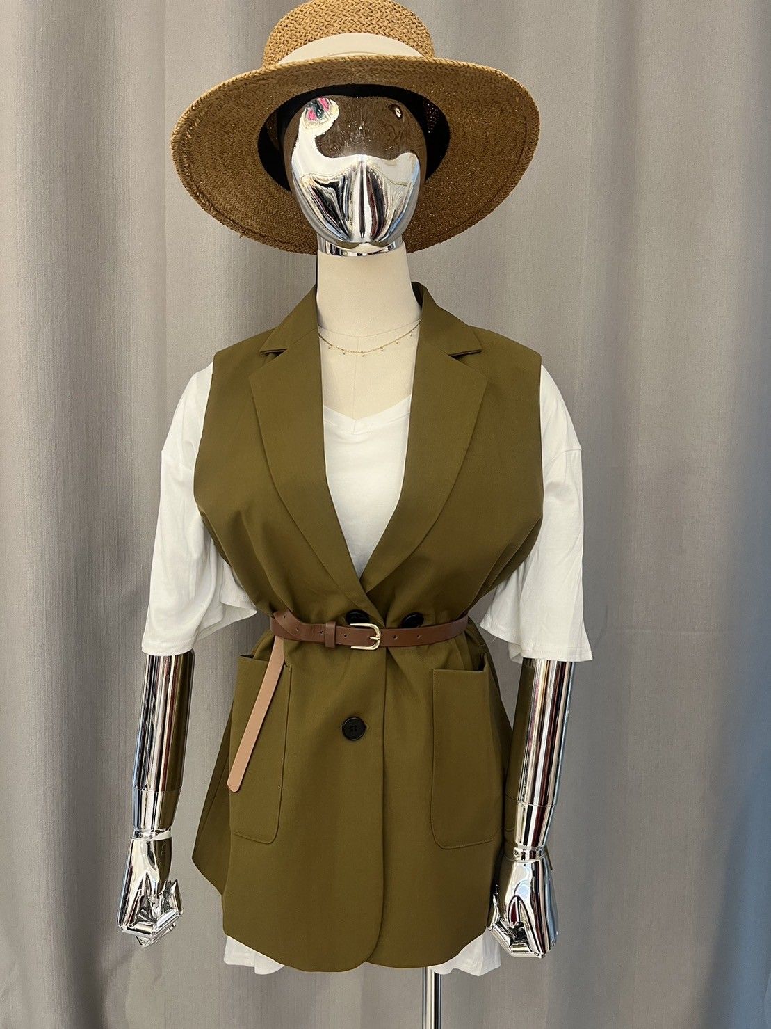 X現貨X一件免運X 一年四季百搭單品推薦 造型感簡約質感背心-軍綠色