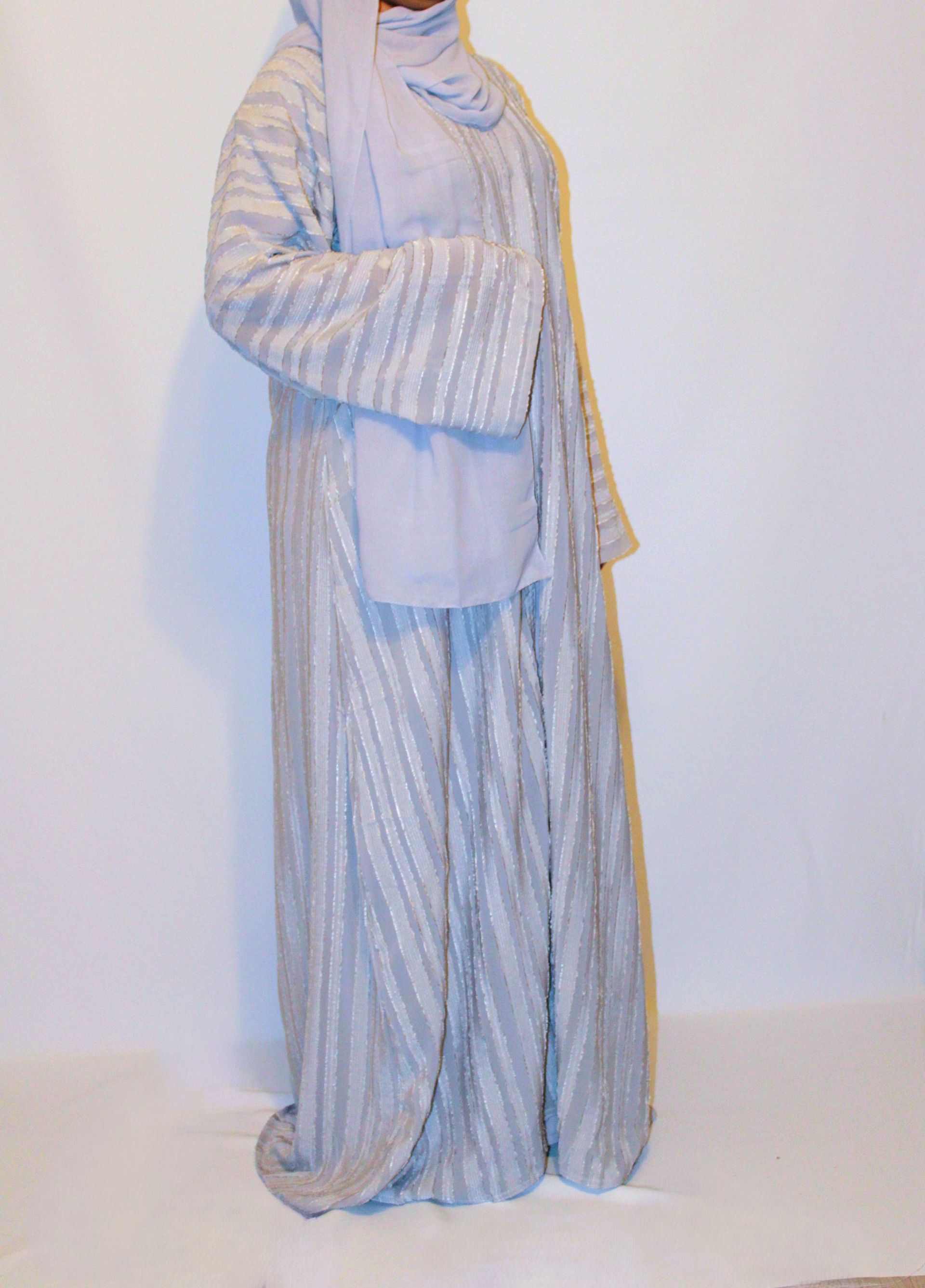 AIZA - Textured open front abaya - Light Grey