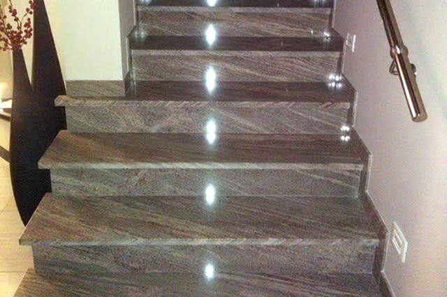 scala in marmo marrone