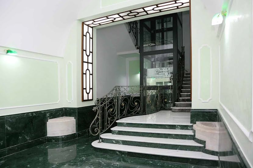 interni androne condominiale in marmo