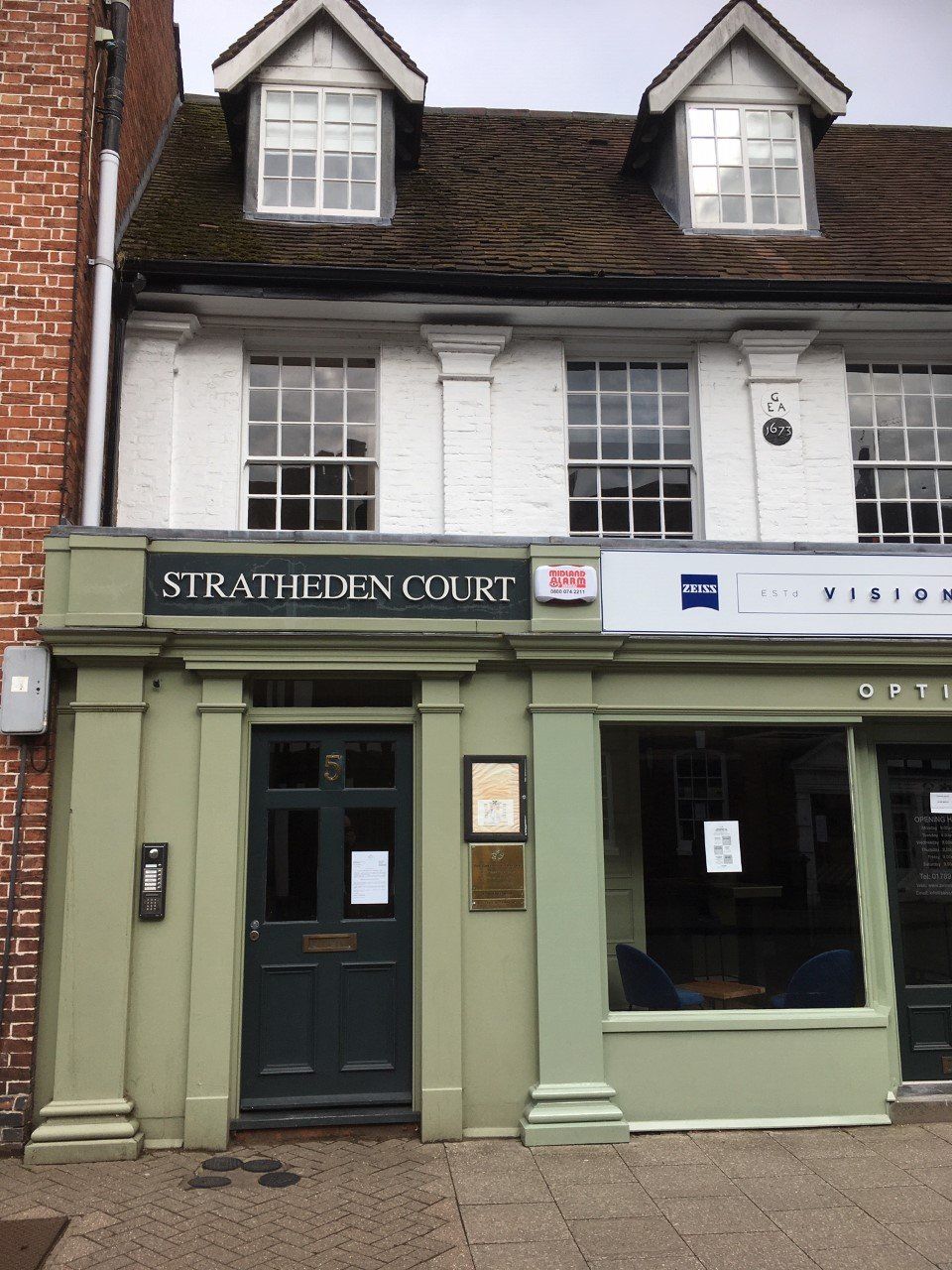 Front entrance Stratheden Court