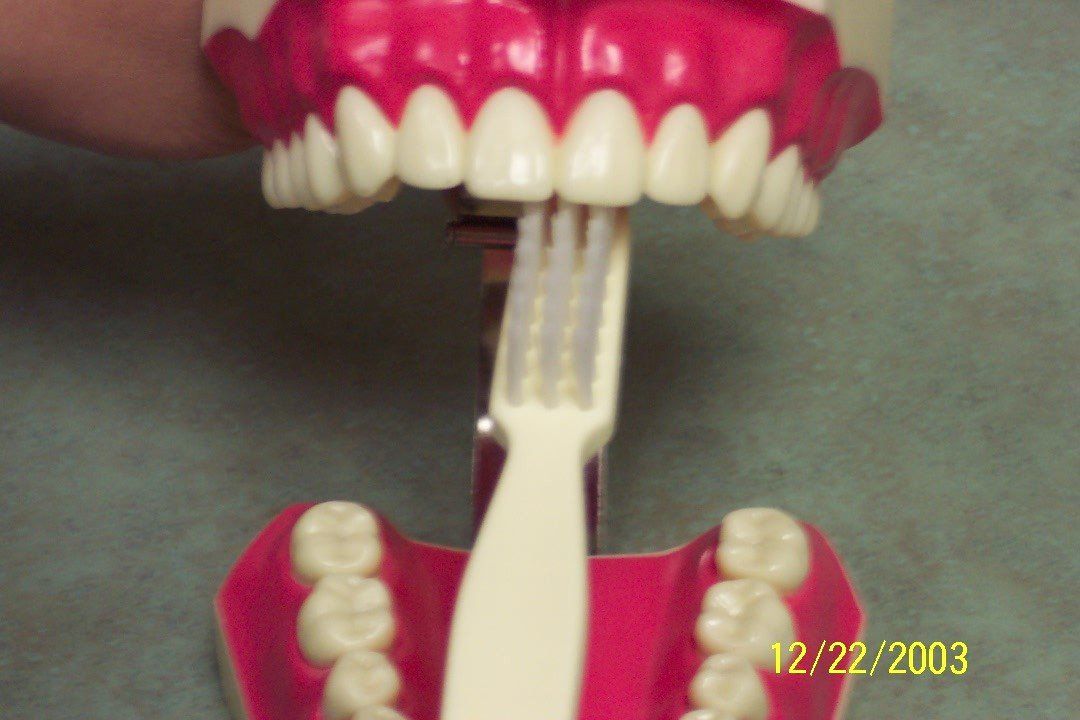 How to brush your teeth 2