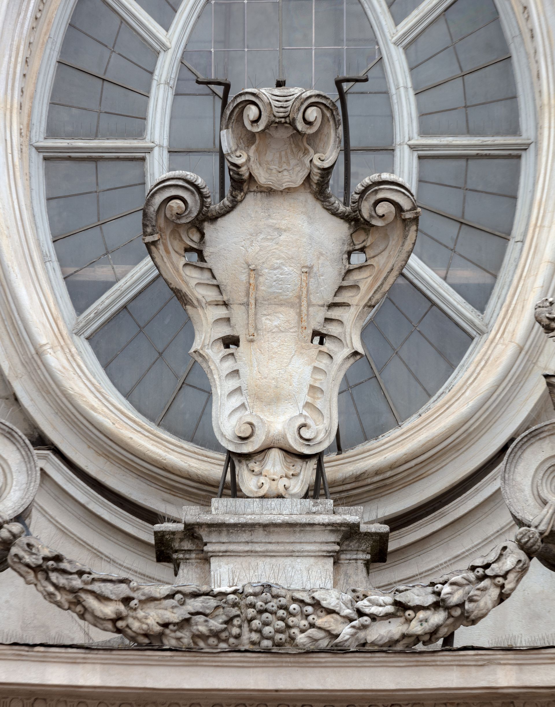 affresco di Corrado Giaquinto prima del restauro