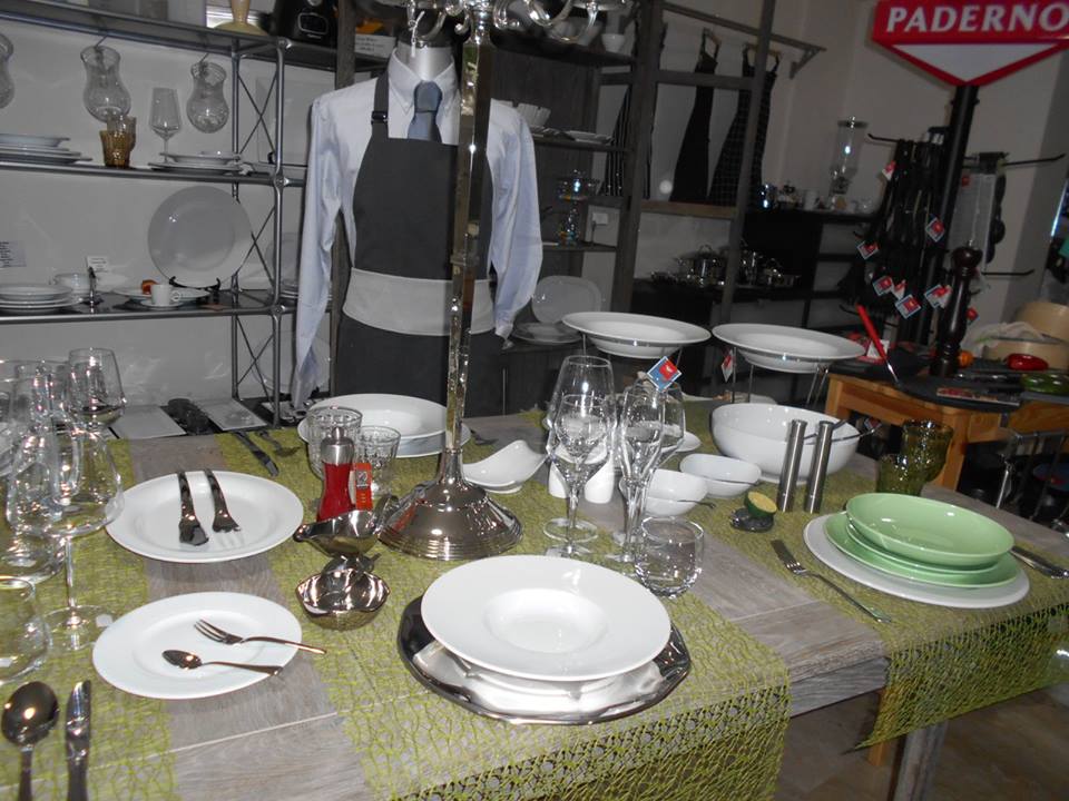 coperto con piatto e posate