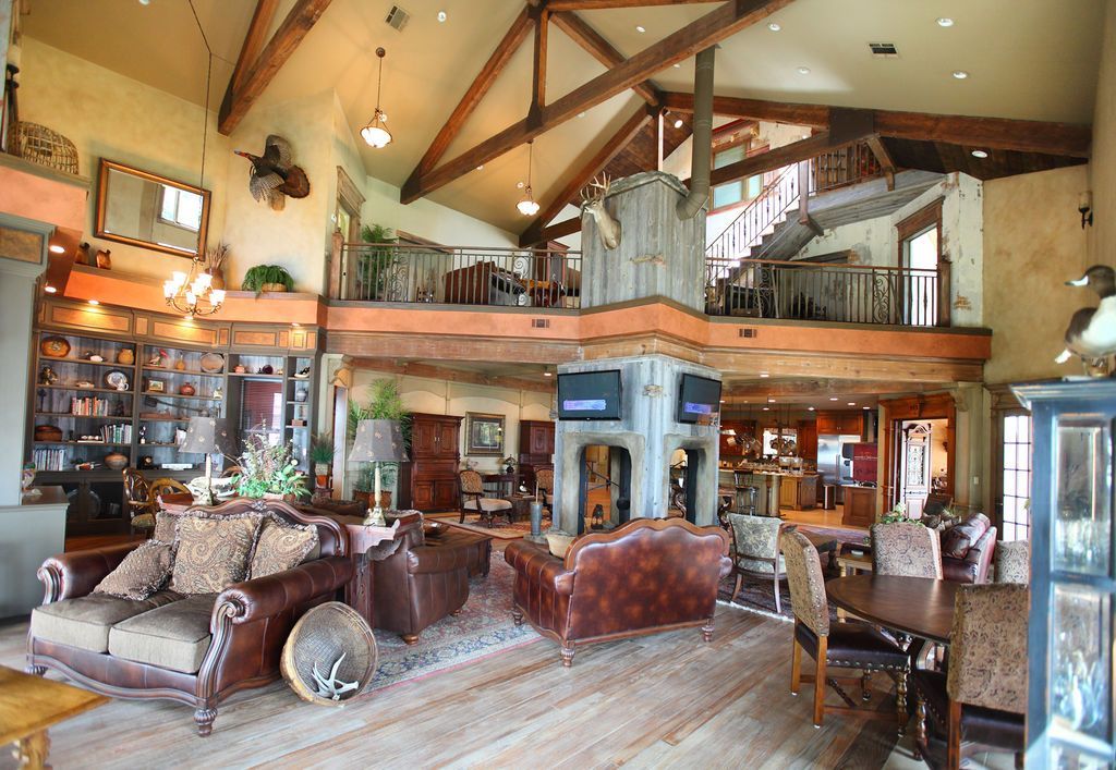 Louisiana hunting lodge